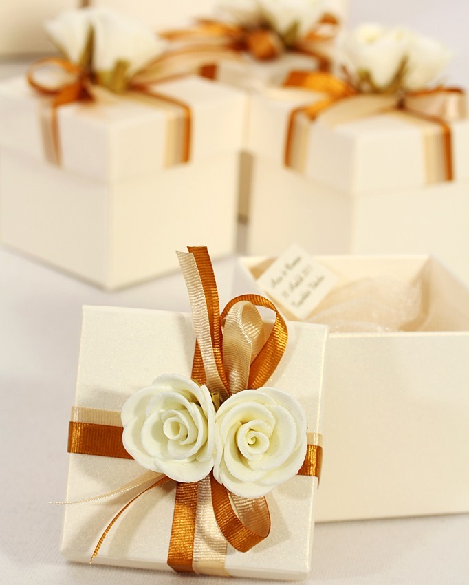 Favor Boxes with Flowers